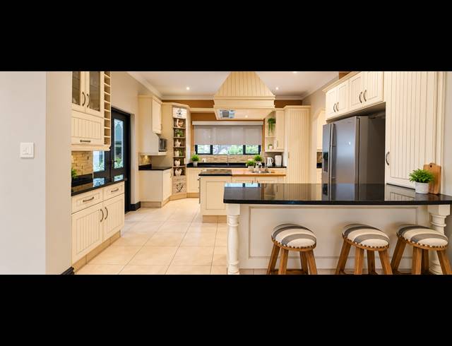 4 BEDROOM FREEHOLD FOR SALE IN SUNWARD PARK